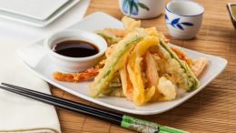 Según un artículo de la BBC la receta de la tempura japonesa tiene su origen en el país vecino